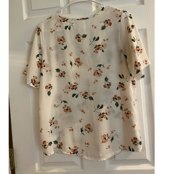 Floral Top - Picture 2 of 2